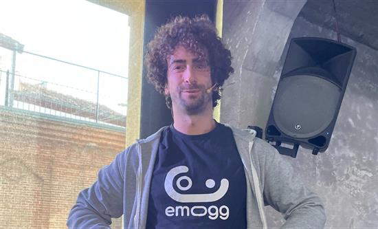 Edgar Sanjuan of Emogg Unveils Emotion-Capturing Camera at Conecta Digital in Madrid